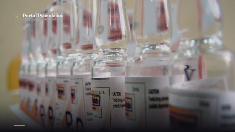 vial de ketamina sin conservantes en un laboratorio farmacéutico