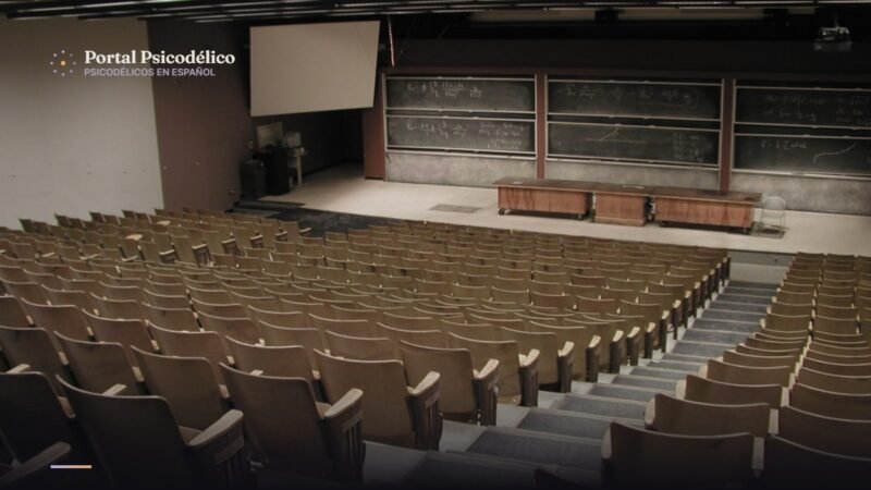 Auditorio vacío para la agenda psicodélica de eventos de octubre 2026
