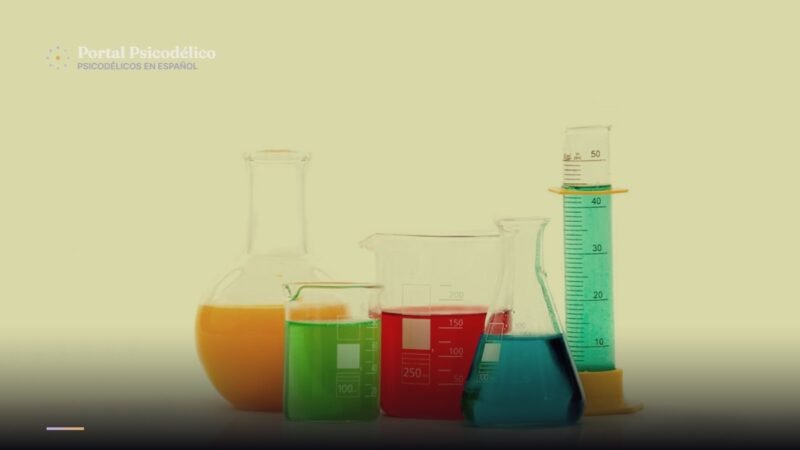 Frascos de laboratorio representando la deconstrucción química de la molécula del LSD